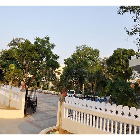 Hotel Eagle Nest Bharatpur Dış mekan fotoğraf