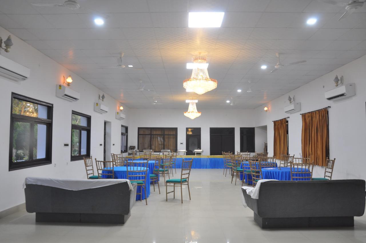 Hotel Eagle Nest Bharatpur Dış mekan fotoğraf
